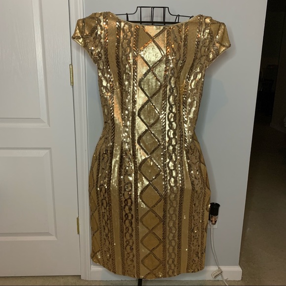 Adrianna Papell Dresses & Skirts - Adrianna Papell Gold Sequin Dress